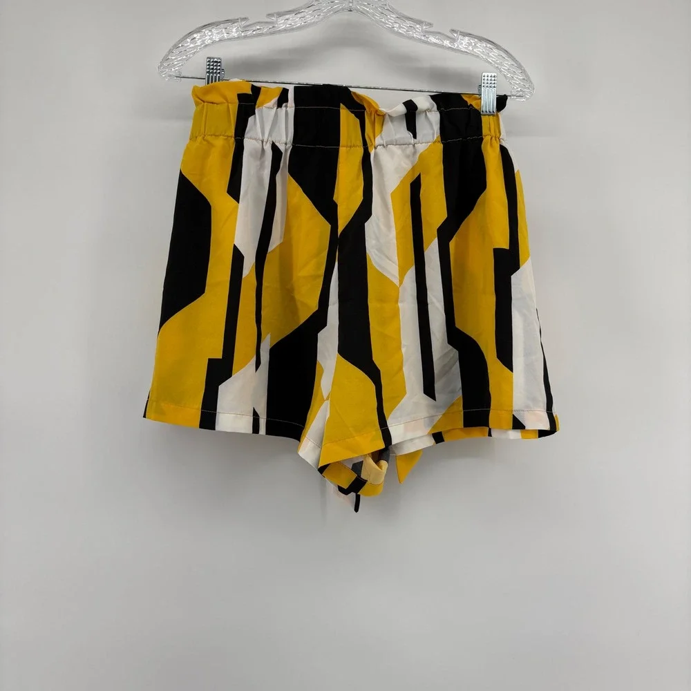 SHEIN Curve Women's 1XL‎ Geometric Print Paperbag Waist Shorts Yellow Black